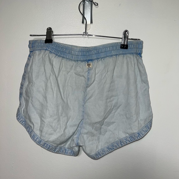 Billabong Shorts - Picture 2 of 3